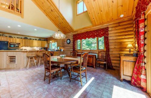 Twin Mountain Casa | White Mountain Log Home