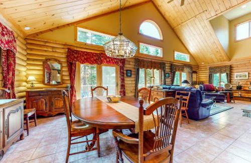 Twin Mountain Casa | White Mountain Log Home