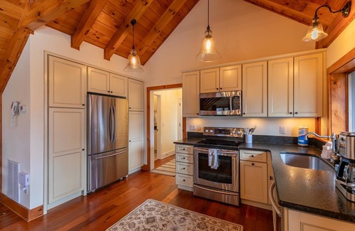 Boone Casa | White Oak Cabin - Charming Valle Crucis-area Cottage!