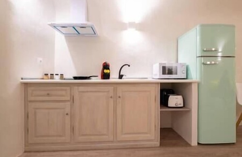 Pyrgos Casa | White Orchid Cave House