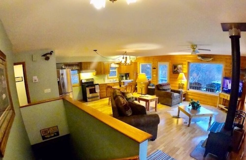 Lansing Cabina | White Pines w/ Swimming Pond & Hot Tub