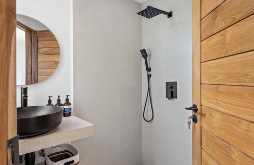 Seminyak Hotel | White Residence - Art & Boutique Suites