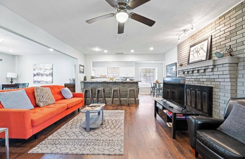 Dallas Casa | White Rock Estate: Graceful 5-Bedroom Home
