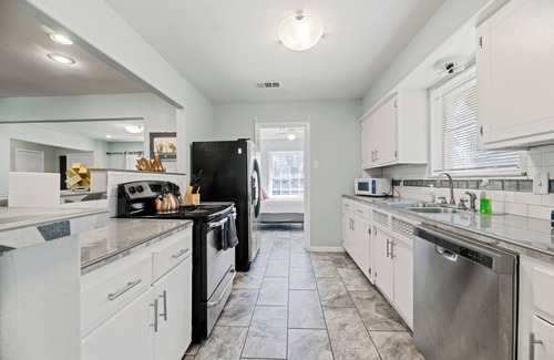Dallas Casa | White Rock Estate: Graceful 5-Bedroom Home