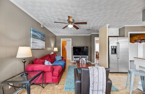 White Rock Hills Casa | White Rock Poolside Retreat- 4 Beds & a Private Pool