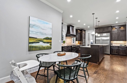 Lake Highlands Casa | White Rock Valley: Luxe 5-Bedroom Hideaway
