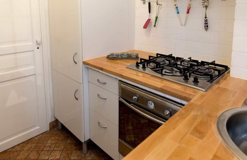 Montmartre Apartamento | White Sacré Character, Light & Local Rhythm 2-Bedroom in Montmartre