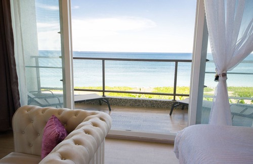 Shoufeng Casa | White Spray B&B