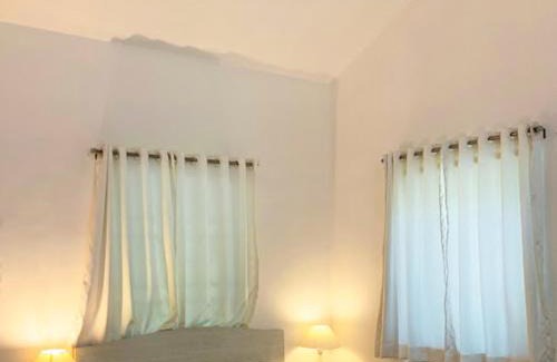 SBI Colony Apartamento | White Studio in the woods