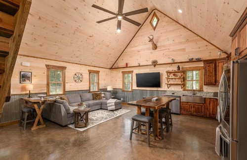 Rising Fawn Casa | White Tail Fawn Cabin