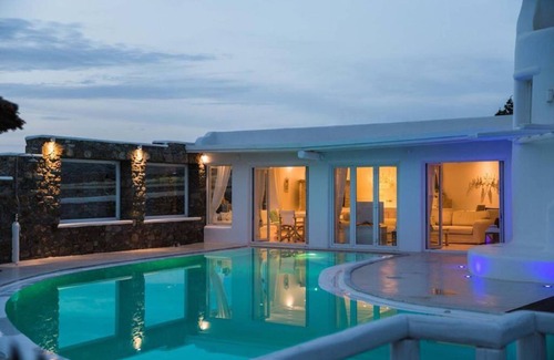 Kalafatis Villa | White Villas · Villa Millio in Kalafatis - 2 beaches 1min walk