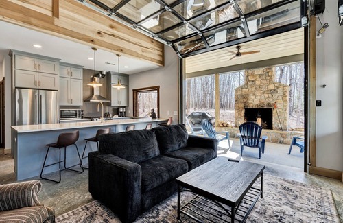 Sewanee Casa | Whitetail Lodge - Relaxing Retreat in private forest Spring Deals