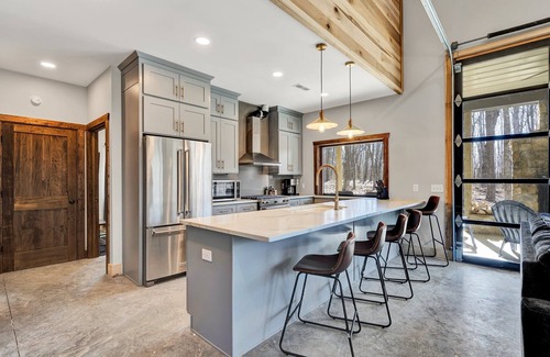 Sewanee Casa | Whitetail Lodge - Relaxing Retreat in private forest Spring Deals
