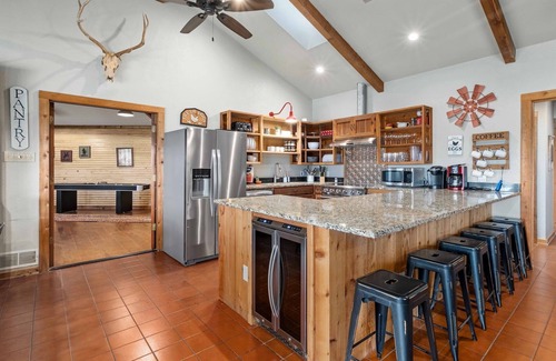 San Marcos Casa | Whitetail Oaks - Charming Farmhouse on 34 Private Acres w/Private Pool