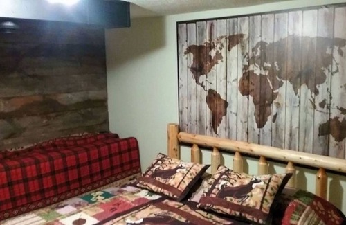 Waterville Cabina | Whitetail Ridge Cabin w/Hot Tub and Swimming Pond