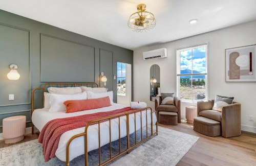 Buena Vista Villa | Whitewater Estate House & Guesthouse w Hot Tub