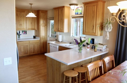 Shelter Cove Cabina | Whitewater Ocean Views, Walk to Beaches, Family Friendly