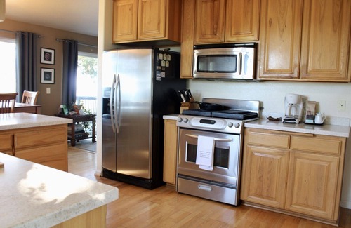 Shelter Cove Cabina | Whitewater Ocean Views, Walk to Beaches, Family Friendly