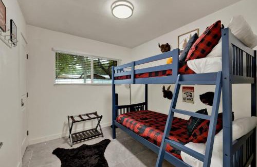 Canyon Lake Casa | Whitewater River House - Game Room, Firepit, Walking distance to Whitewater Amphitheater!