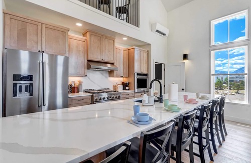 Buena Vista Casa | Whitewater Villa! 5BR Lux South Main Home!
