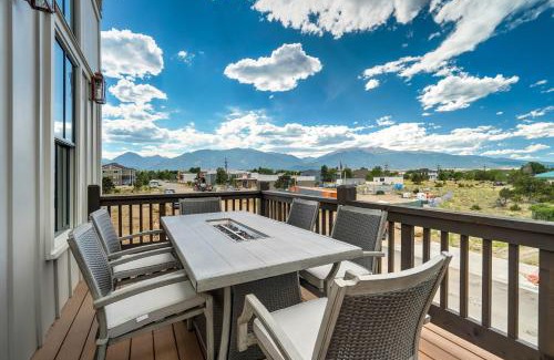 Buena Vista Casa | Whitewater Villa - 5BR Luxury Retreat with Hot Tub