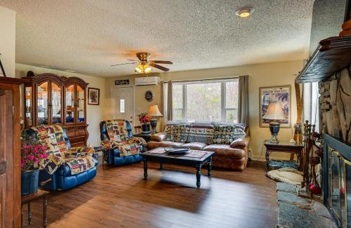Qualla Casa | Whittier Vacation Rental Cabin with Private Hot Tub