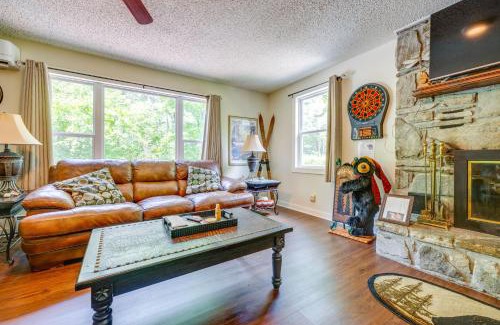Qualla Casa | Whittier Vacation Rental Cabin with Private Hot Tub