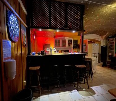 Kerepesdulo Apartamento | whole basemenet former pub4 stag do/hen party