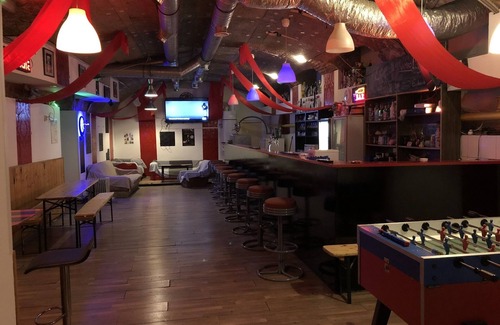 Palace District Apartamento | Pub1 sótano entero para despedidas de soltero / 26personas