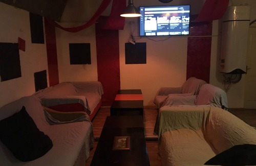 Palace District Apartamento | Pub1 sótano entero para despedidas de soltero / 26personas