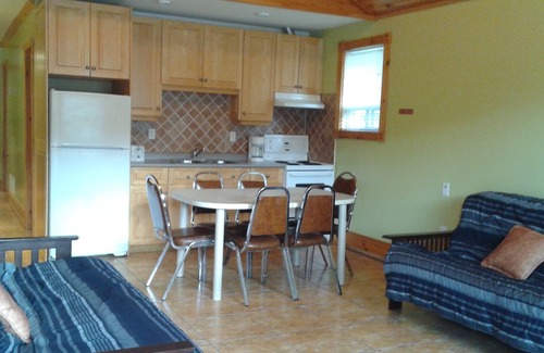 Wasaga Beach Casa | Whole Building Suites of Wasaga Beach 1