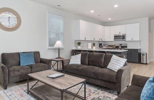 Wilmington Historic District Casa | Whole duplex right downtown!