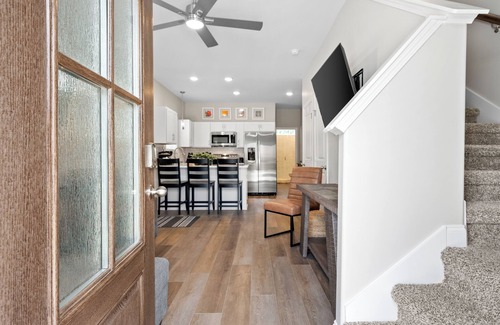 Clarksville Casa | Whole Home 1012 & 1014 Franklin