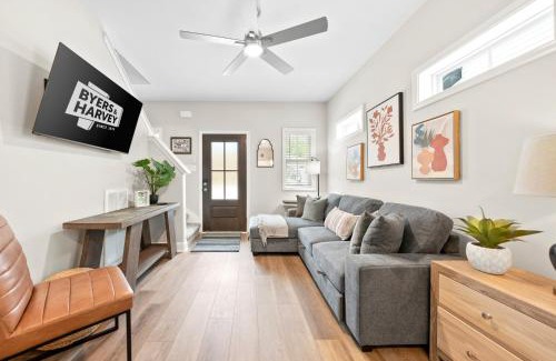 Clarksville Casa | Whole Home 1012 & 1014 Franklin