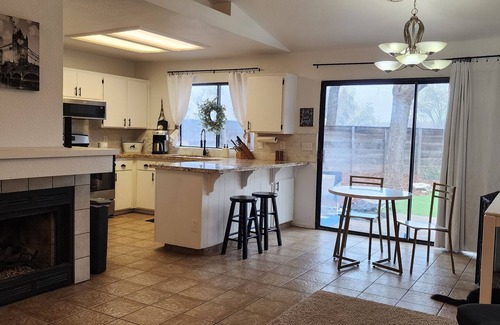 Visalia Casa | Whole Home- 3 Bedroom - 2 Bath- Quiet neighborhood with secure courtyard