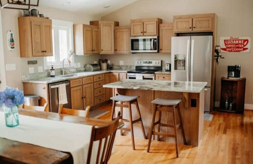 Ruckersville Casa | Whole home on 5 acres. Minutes from vineyards, SNP, and CHO airport. 30 min UVA