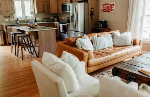 Ruckersville Casa | Whole home on 5 acres. Minutes from vineyards, SNP, and CHO airport. 30 min UVA