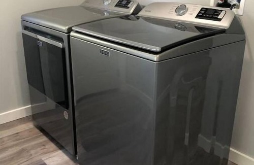 Sac City Casa | Whole home, sleeps 7, pets ok, Wi-Fi, Full Kitchen