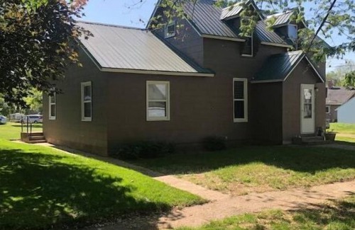 Sac City Casa | Whole home, sleeps 7, pets ok, Wi-Fi, Full Kitchen