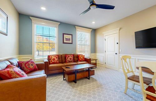 Holyoke Casa | Whole Home - Victory Residence