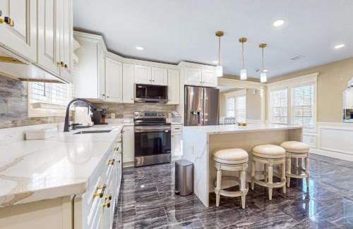 Holyoke Casa | Whole Home - Victory Residence