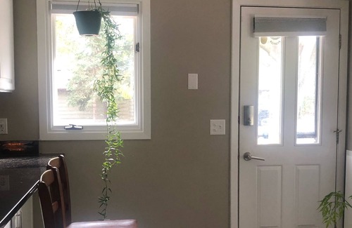 East Bloomington Casa | Whole home with spacious kitchen cozy fireplace by airport mall of American