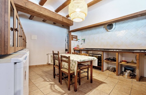 Rojals Casa | Casa vacaciones completa 'Cal Tous' con vistas a la montaña, terraza compartida y Wi-Fi