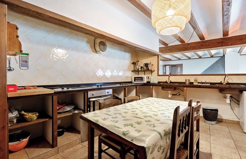 Rojals Casa | Casa vacaciones completa 'Cal Tous' con vistas a la montaña, terraza compartida y Wi-Fi