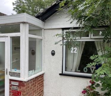 Cray Valley East Casa | Whole house cottage with parking and huge garden