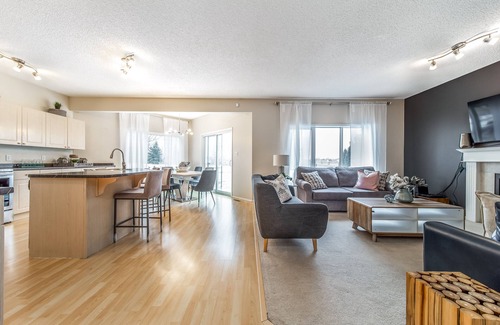 West Edmonton Casa | Whole house In Golf Course By Henday/Whitemud, Near Acheson-Long Stay Discount!
