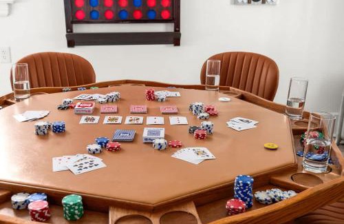New Rochelle Casa | Whole House Near NYC and Transit with Game Room Fire Pit and King Bed