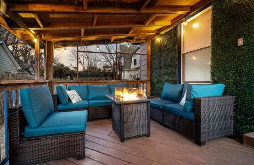 New Rochelle Casa | Whole House Near NYC and Transit with Game Room Fire Pit and King Bed