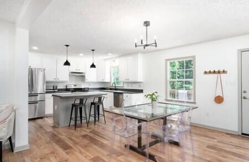 Oakley Casa | Whole Renovated 5 BR Home minutes to downtown Asheville, Pets welcome