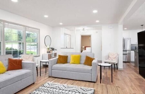 Oakley Casa | Whole Renovated 5 BR Home minutes to downtown Asheville, Pets welcome